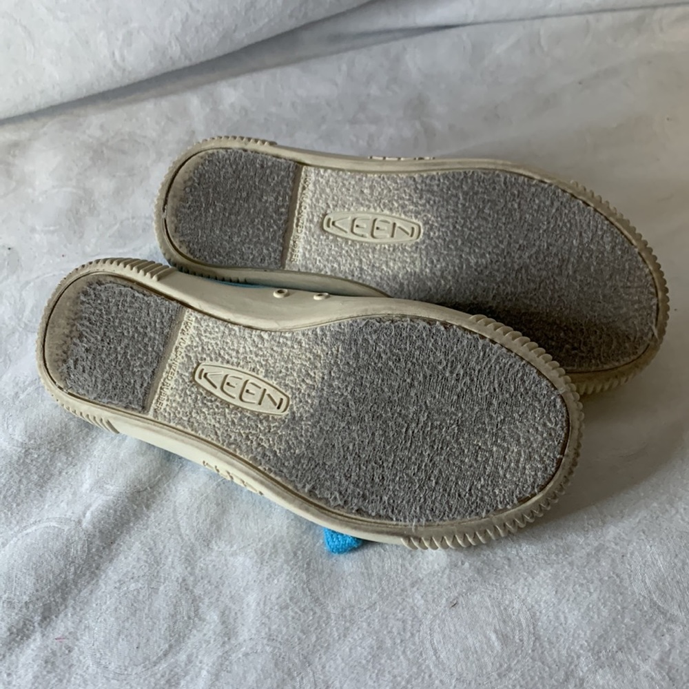 Keen Canvas Sneakers size 9 little girls aqua tie shoes - Picture 5 of 5